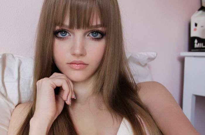 No. 2 doll like girl